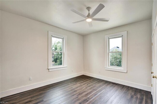 Building Photo - 412 W 29th St