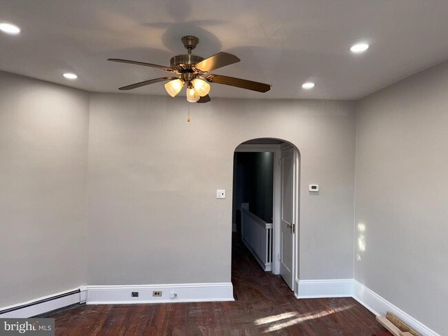 Building Photo - 645 E High St