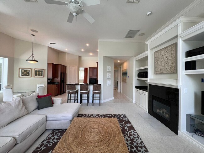 Building Photo - GORGEOUS SINGLE FAMILY HOME - PROPERTY  FU...