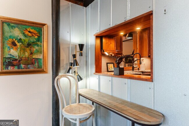 Building Photo - 585 White Cir