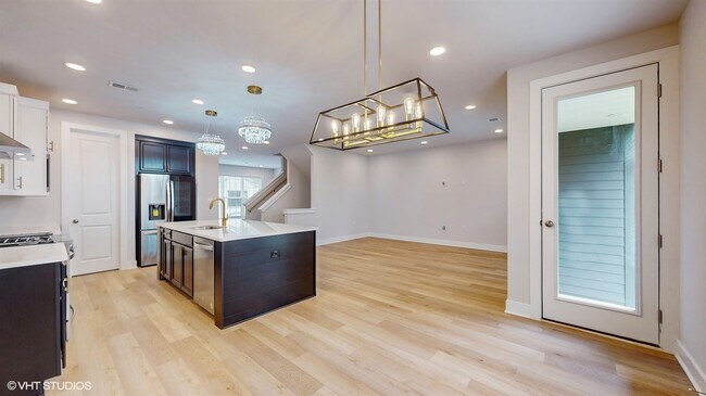 Building Photo - 314 E Lake St