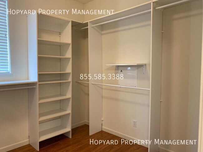 Building Photo - 933 Desmet Dr