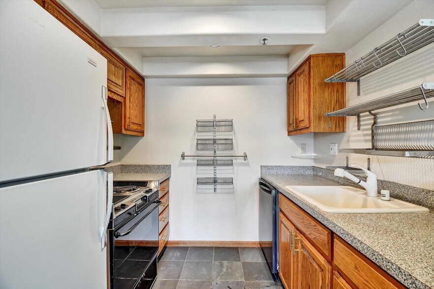 Building Photo - 616 Gravatt Dr