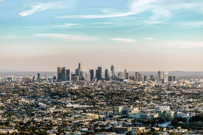 Building Photo - 612 Flower St