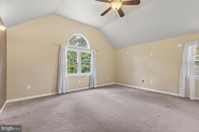 Building Photo - 2215 Loch Lomond Dr