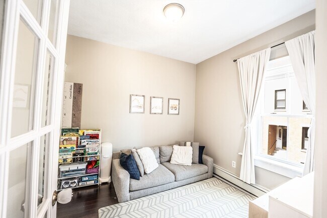 Building Photo - 45 Mystic St