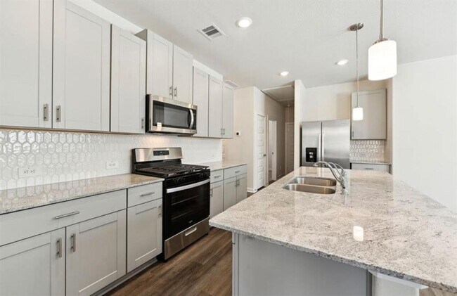 Building Photo - 16656 Sterling Clf St