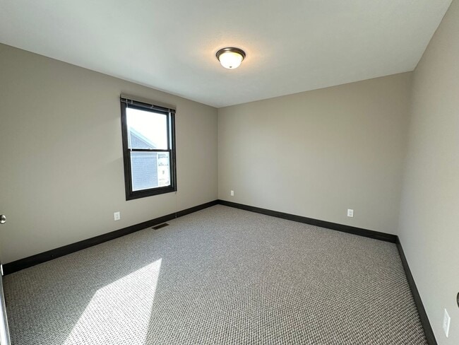 Building Photo - Newer Build - Four Bedroom Duplex in Caledonia!