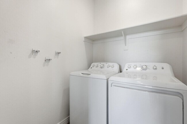 Building Photo - 5100 E Rancho Paloma Dr