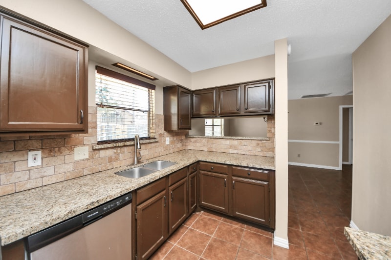 Building Photo - 2102 Rolling Glen Dr