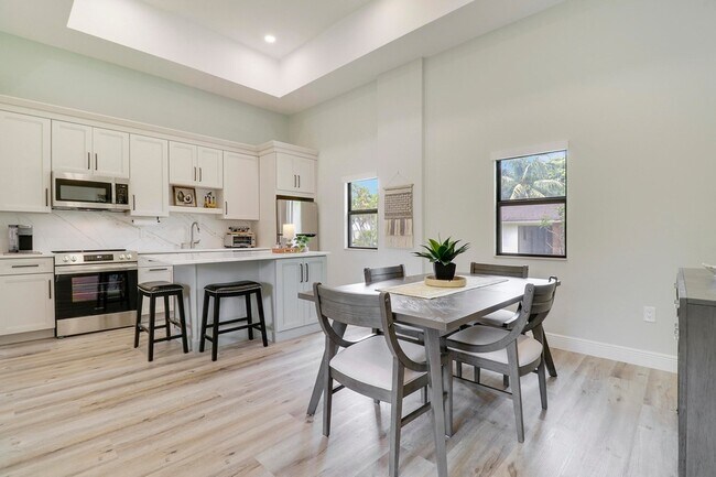 Building Photo - 10735 Lantana Rd