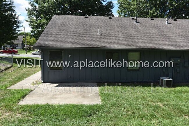 Building Photo - 119 SE Greystone Dr