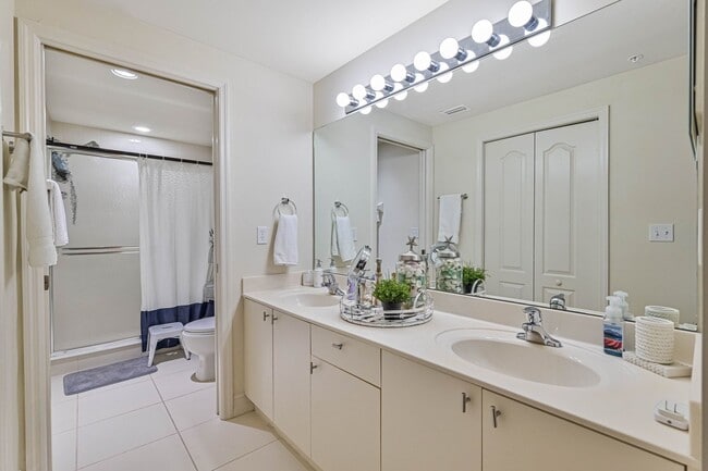 Building Photo - ** Immaculate Blue Heron Sanctuary Condo ~ Available ASAP **