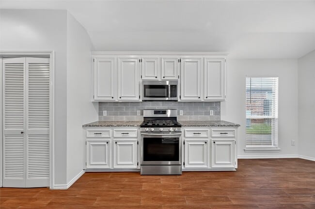 Building Photo - 4902 Lake Catherine Ct