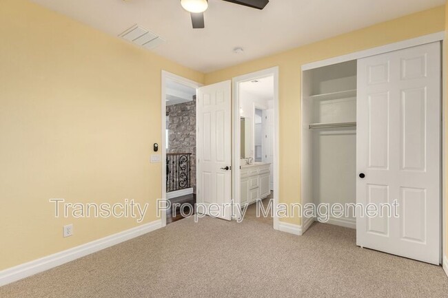 Building Photo - 1636 E Sattoo Way