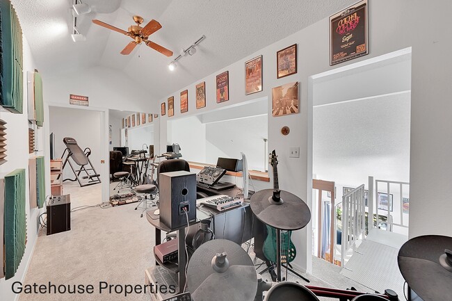 Building Photo - 864 S Reed Ct