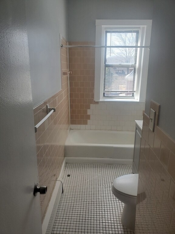 Building Photo - 14 Abbotsford St