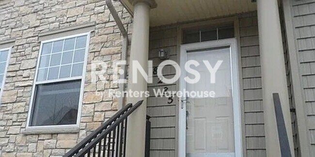 Building Photo - Available Now 3 Bedroom 1 Bath 1 Powder Room Townhome in Eden Prairie
