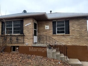 Building Photo - 5038 N Topping Ave