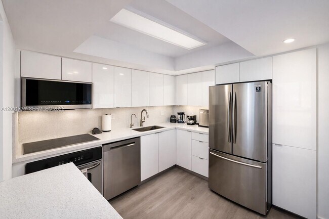 Building Photo - 16565 NE 26th Ave