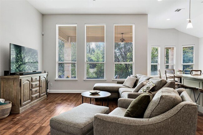 Building Photo - 106 Maxwell Way