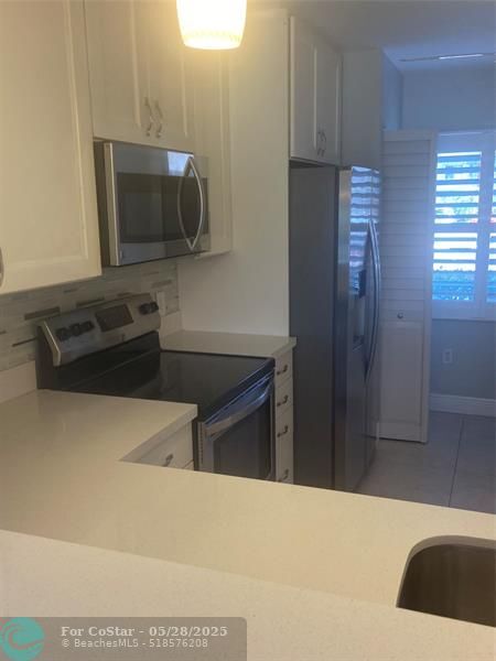 Building Photo - 750 SW 138th Ave