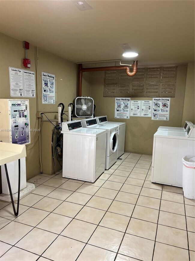 Building Photo - 10855 SW 112th Ave