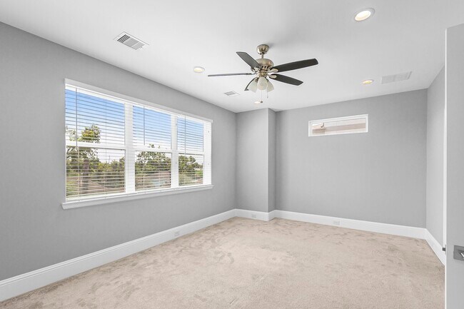 Building Photo - 411 N Nagle St