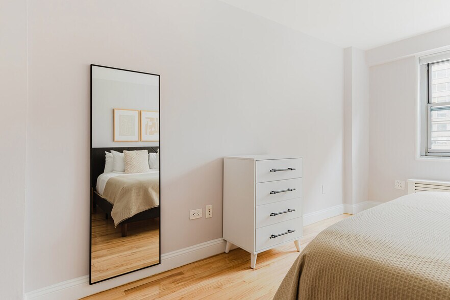 Building Photo - 50 W 97th St