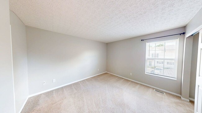 Building Photo - 6752 Lagrange Dr