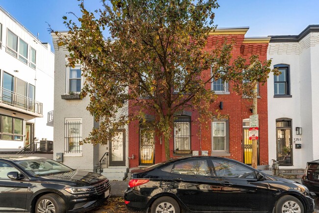 Building Photo - 2 Bedroom 1 Bathroom Rowhouse // H-Street Corridor // Private Parking Included!