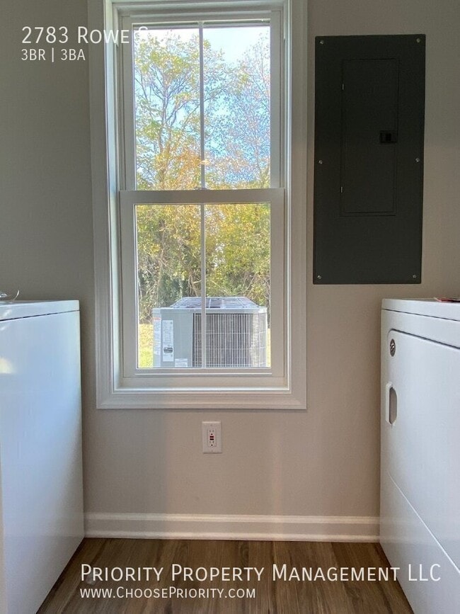 Building Photo - 2783 Rowe St