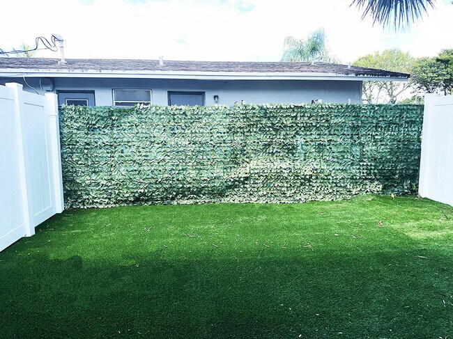 Building Photo - 425 SW 18th Ave