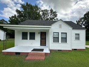 Building Photo - 1634 Peartree Rd