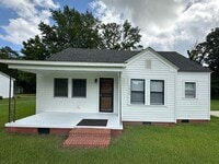 Building Photo - Charming 3BR/1BA Home for Rent – Conveniently Located Near the US Coast Guard Base