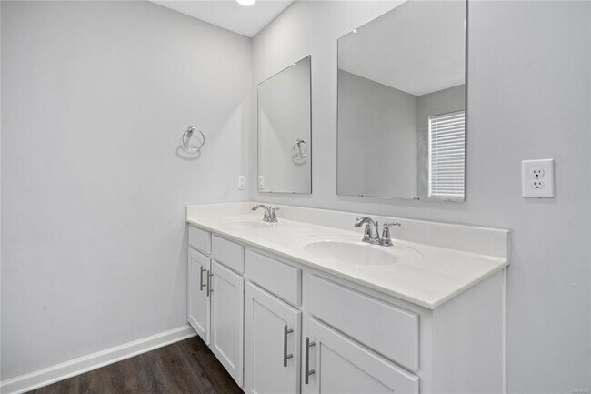Building Photo - 6313 Town Ln