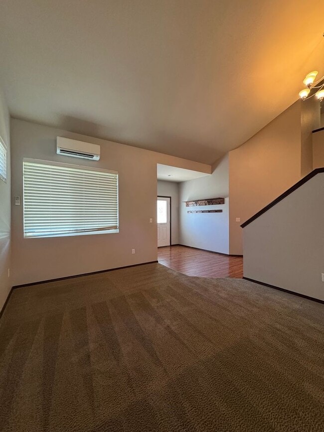 Building Photo - Spacious 5-Bedroom Home with Bonus Living ...