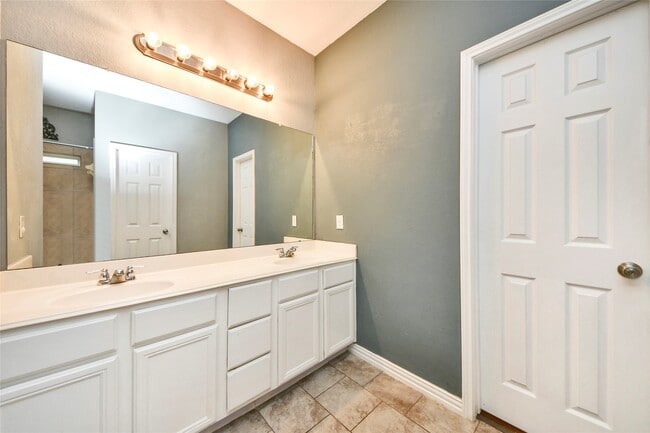 Building Photo - 2662 Magnolia Fair Way