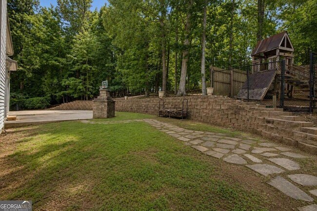 Building Photo - 6 Stonebrook Dr