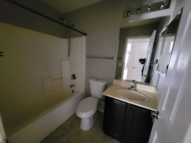 Building Photo - EXCELLENT 3 BED 2 BATH HOME IN THE AHWATUK...
