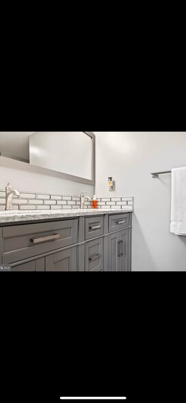 Private bathroom - 14555 Creek Branch Ct