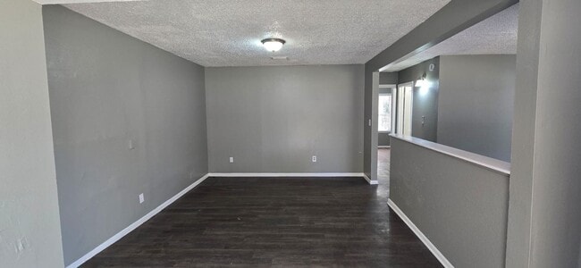Building Photo - 3/1 Tampa Home ! Apply for FREE This Holiday Season!