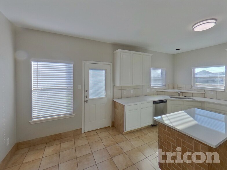 Building Photo - 521 Sandy Ln