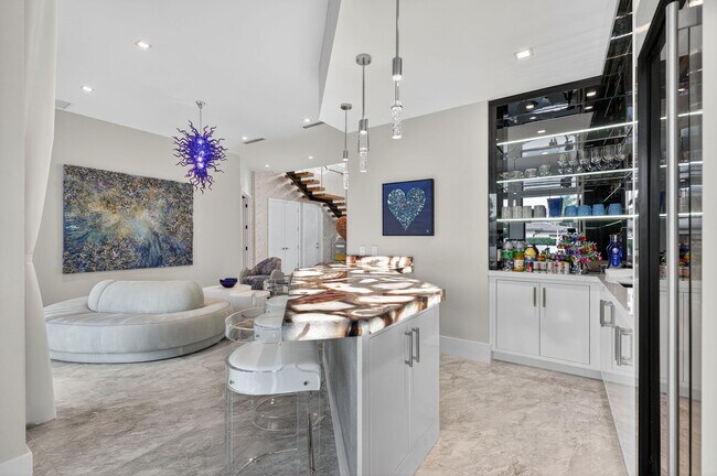 Building Photo - 785 NE 70th St