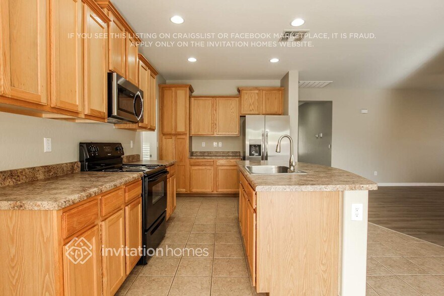 Building Photo - 7133 N 73rd Dr