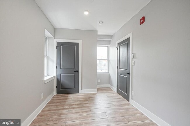 Building Photo - 323 S 51st St