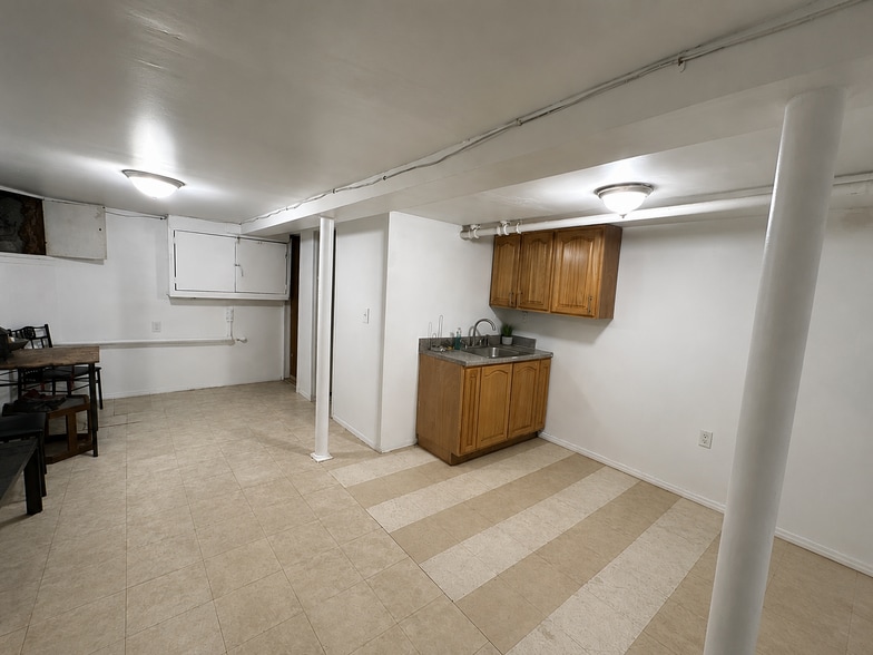 Building Photo - 10528 Van Wyck Expy