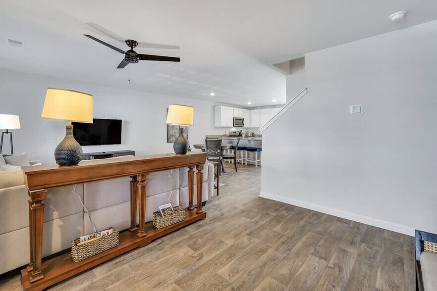 Building Photo - 321 Dogwood Cir