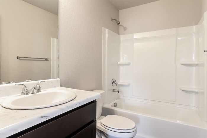 Building Photo - 2048 Bentwood Dr