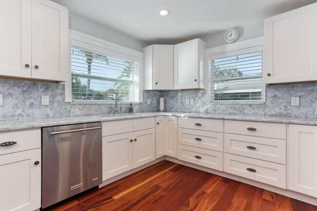 Building Photo - 12293 Coconut Row